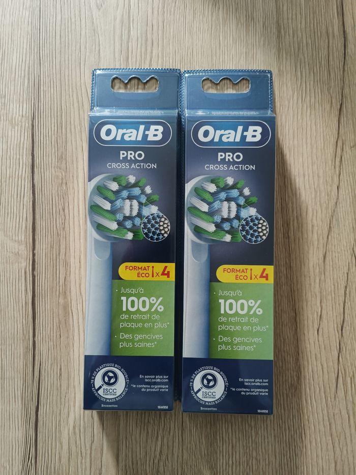 Lot de 8 brossettes oral b