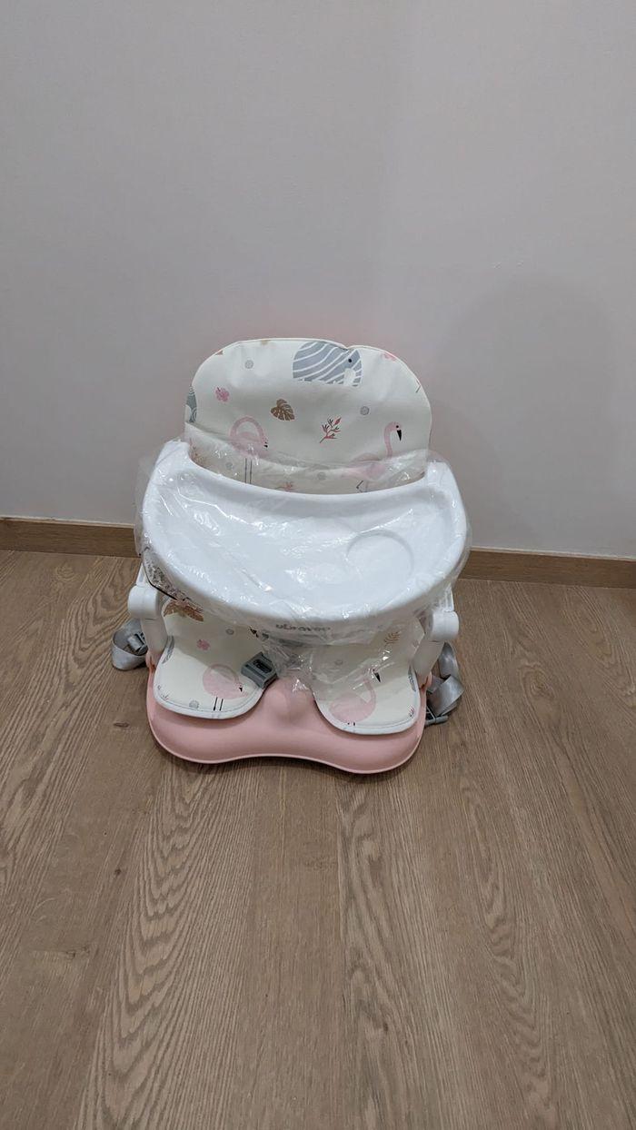 Réhausseur chaise pour bébé jamais utilisé - photo numéro 1