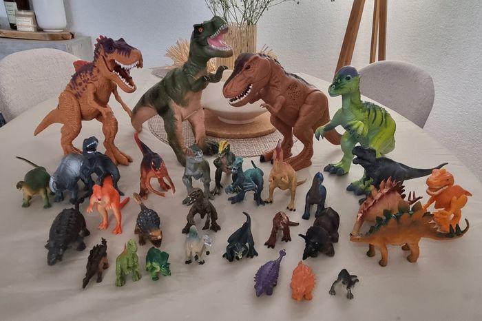 Lot dinosaures - photo numéro 1