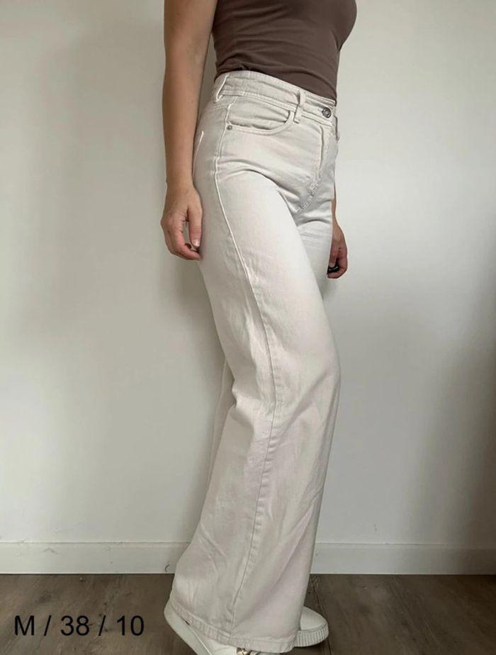 Jean droit wide leg beige Bershka – Tendance et décontracté, taille 38, très bon état 💖 - photo numéro 3