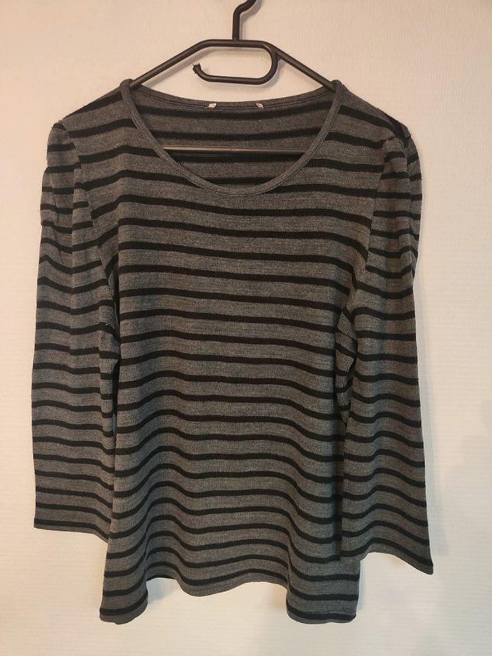 Pull léger gris rayé M/L - photo numéro 1