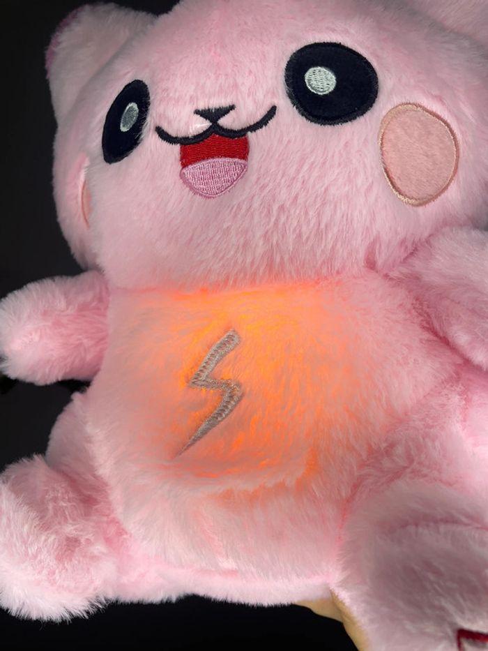 Peluche lumineuse Pokémon Pikachu qui respire - photo numéro 5