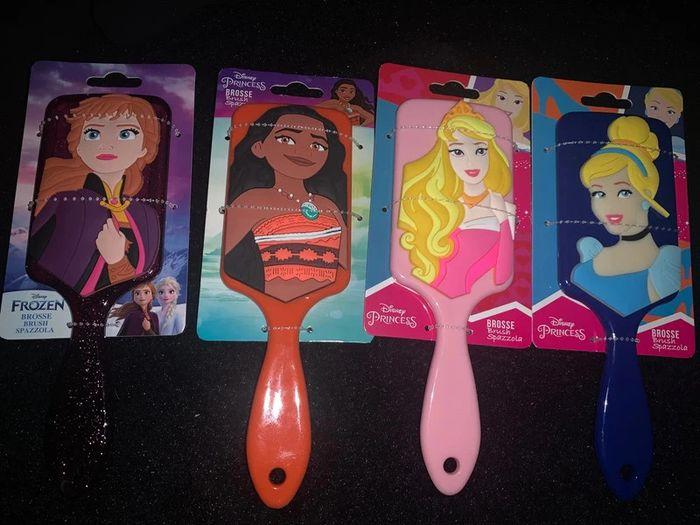 Lot de 4 brosse à cheveux neuf Disney princesse - photo numéro 7