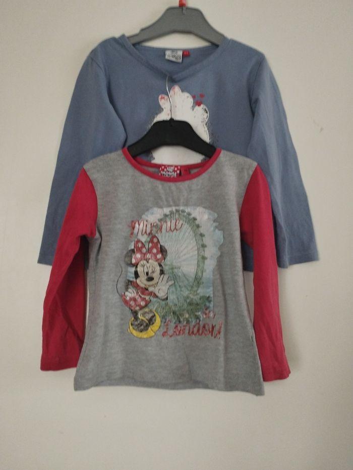 Lot de deux t shirt Disney 4/5 ans - photo numéro 1