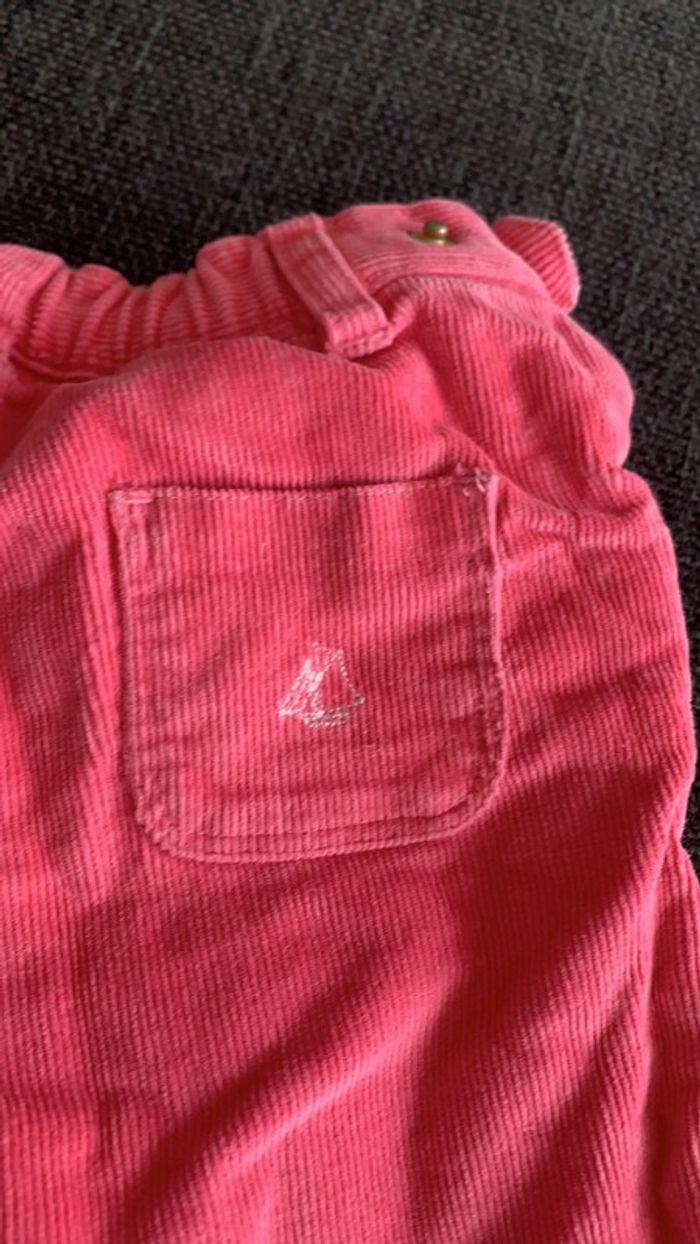 Pantalon rose fushia en velours côtelé, petit bateau, 18 mois en très bon état - photo numéro 5