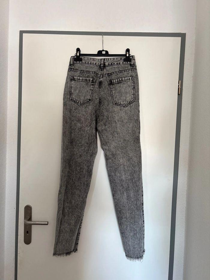 Pantalon déchirée - photo numéro 2