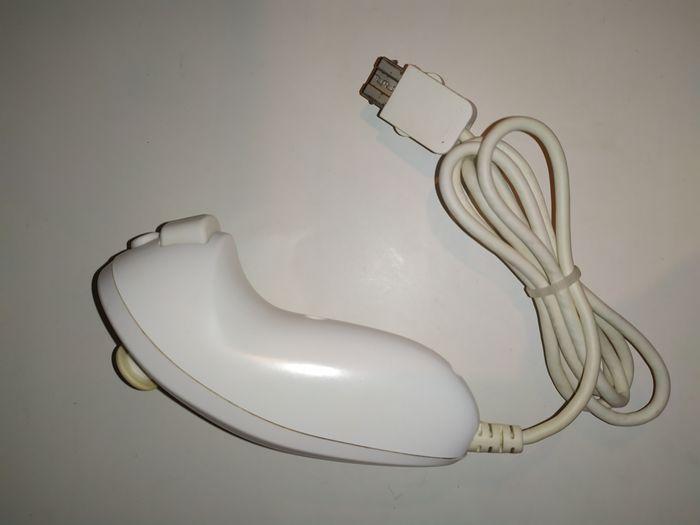 Accessoire Nintendo Wii Manette Nunchuk blanche officielle en loose - photo numéro 1