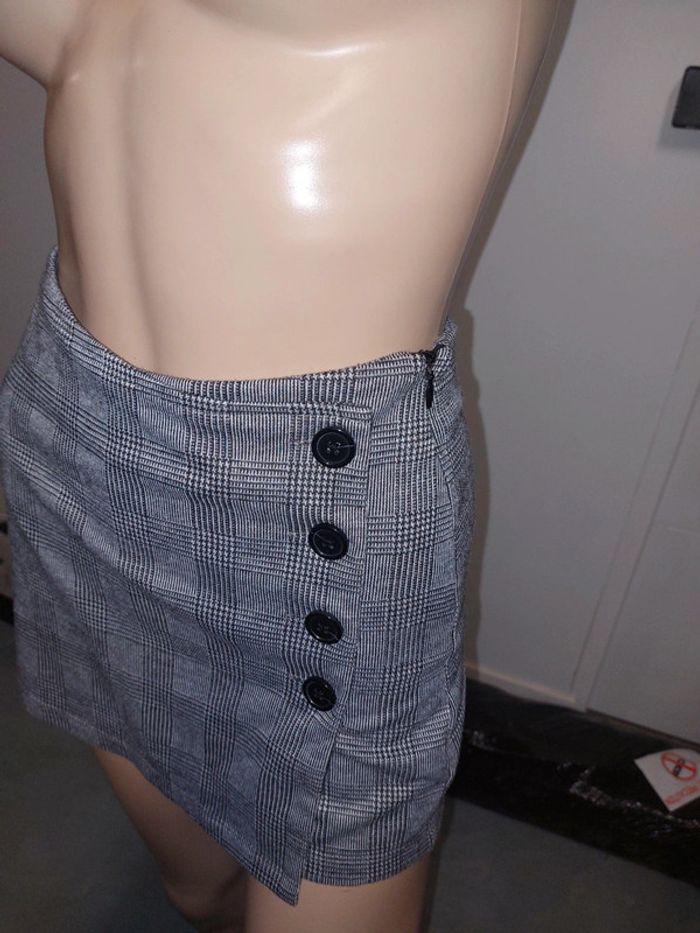 Jupe short taille XS peu porté - photo numéro 2