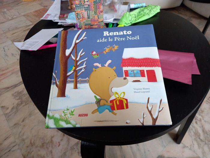 Livre Renato aide le Père Noël 🎅 - photo numéro 1