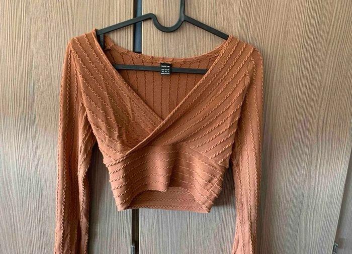 Crop top marron en tricot - photo numéro 1