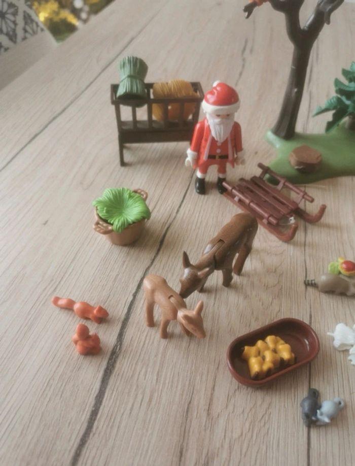 Calendrier de l avent playmobil père Noël et les animaux de la ferme année 2011 - photo numéro 1