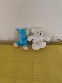 Lot de 2 peluches 1 éléphant bleu 1 ourson blanc