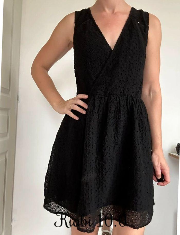 Robe noire ajourée Kiabi – Élégante, taille 38 (M), très bon état 💖 - photo numéro 1