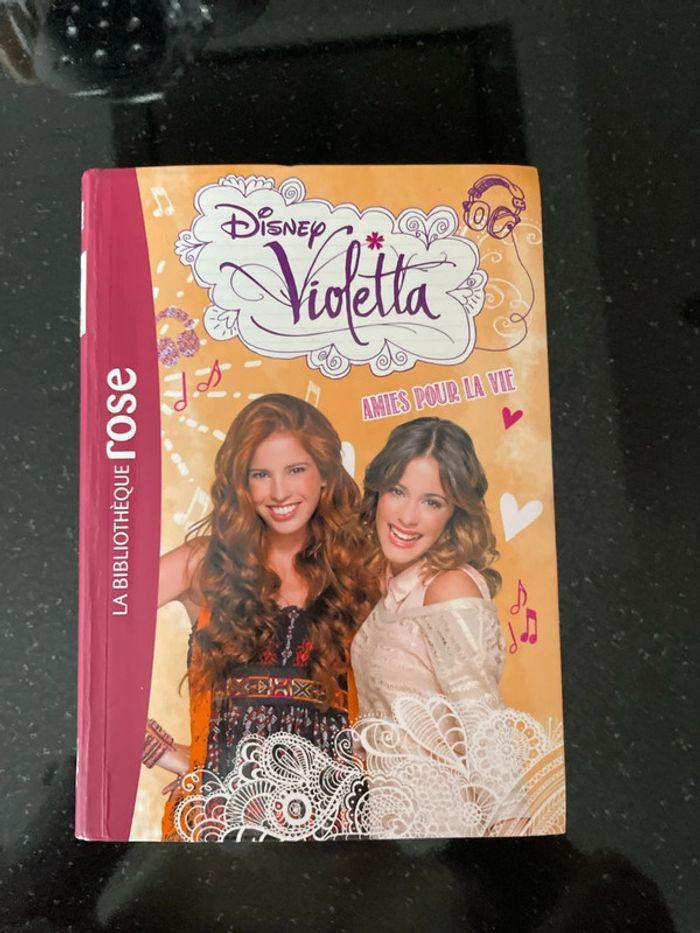 Disney Violetta ”Amies pour la vie “ 📖 - photo numéro 1