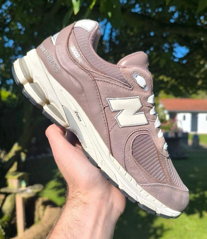 Baskets New Balance 2002r marron latte pointure 42.5 très bon état - photo numéro 1