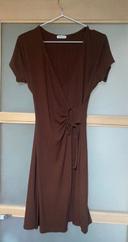 Robe portefeuille marron mi-longue