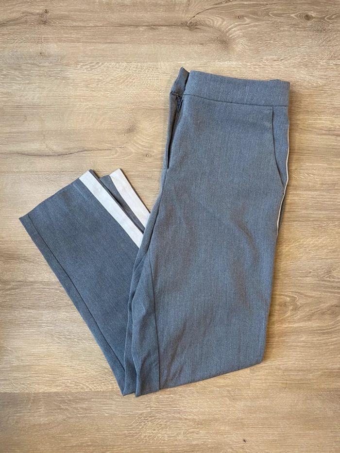 Pantalon chino gris à bandes blanches Bizzbee taille XS / 34 - photo numéro 1