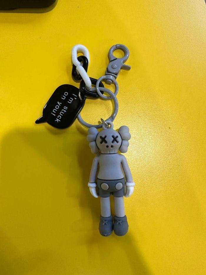 Porte clefs Kaws - photo numéro 1