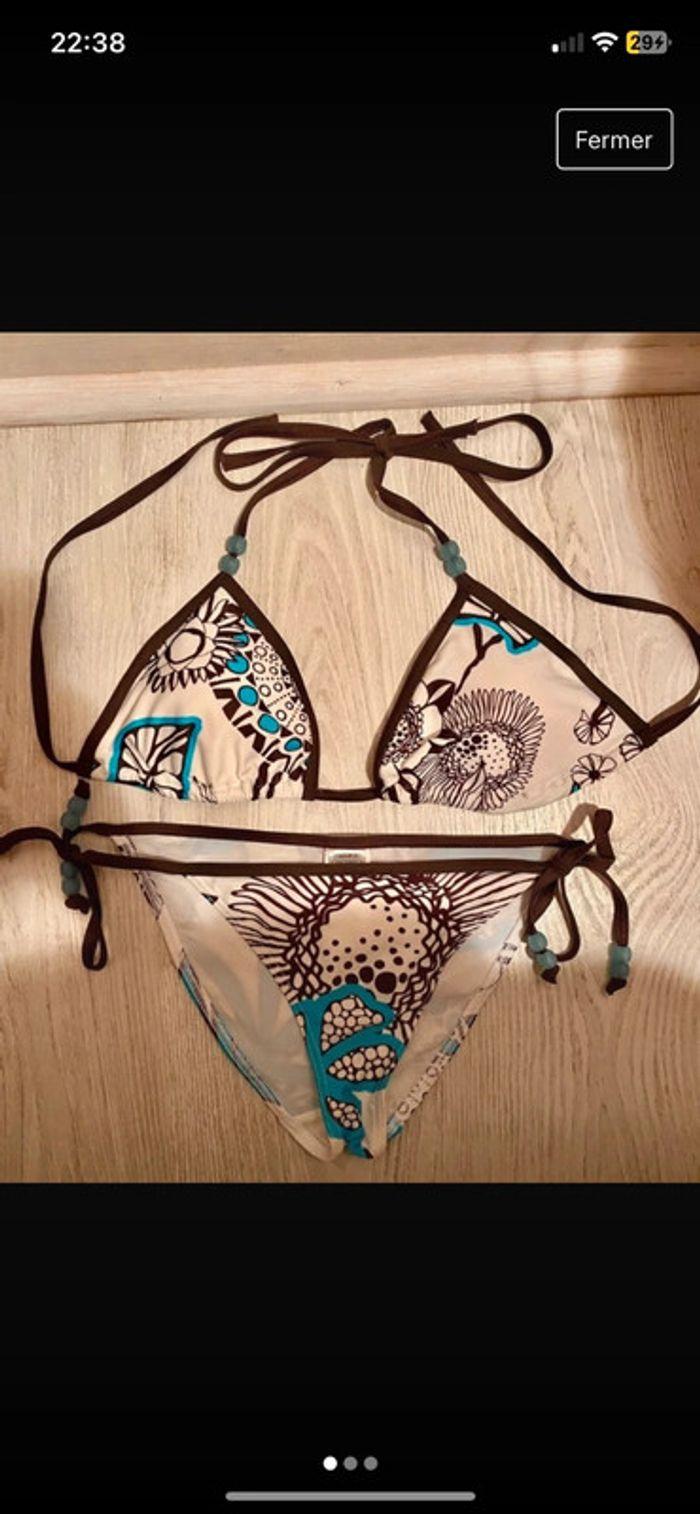 Superbe bikini à motifs bleu marron et blanc - photo numéro 2