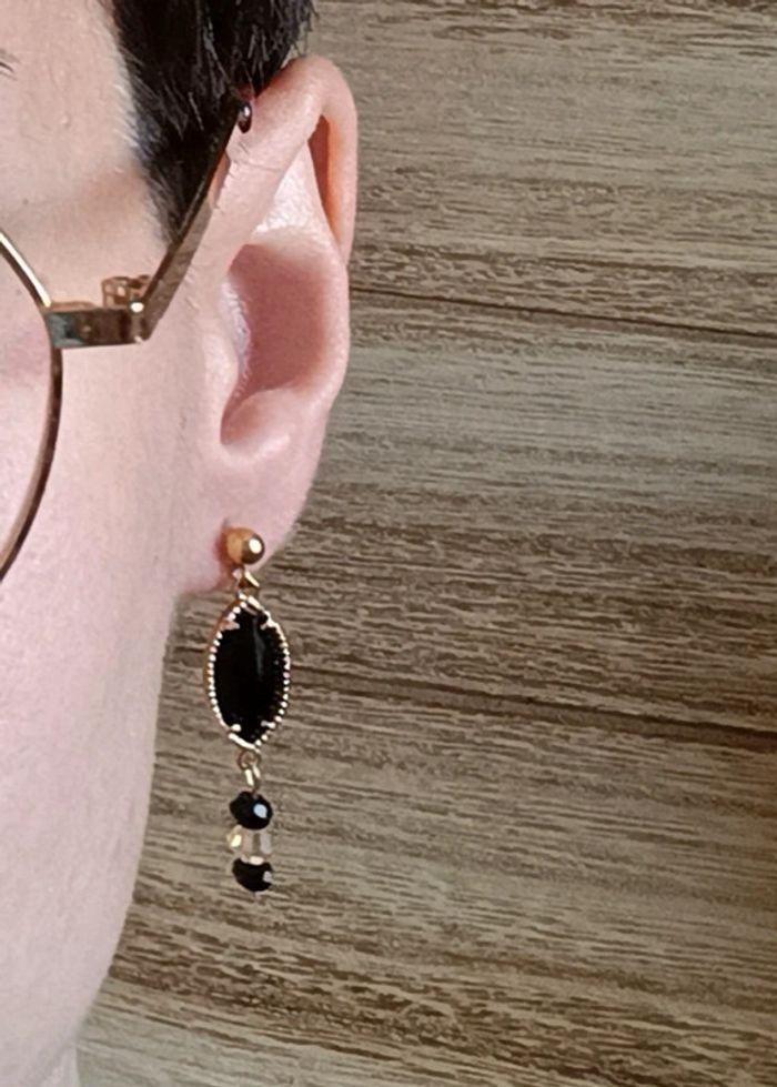 Jolie paire de boucles d'oreilles pendantes - photo numéro 3