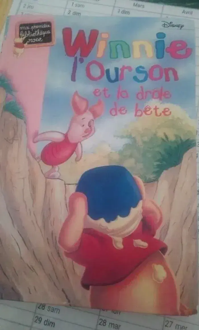 Livre Winnie L'ourson Et La Drôle De Bête en tres bon etat