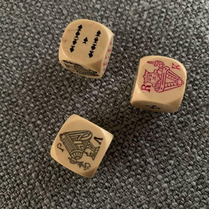 3 dés de poker  anciens - photo numéro 1