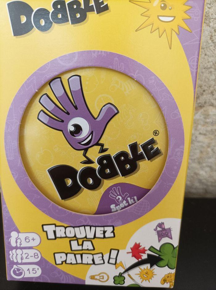 Nouveau DOBBLE 2024 - Asmodee neuf dans sa boîte scotché - photo numéro 2