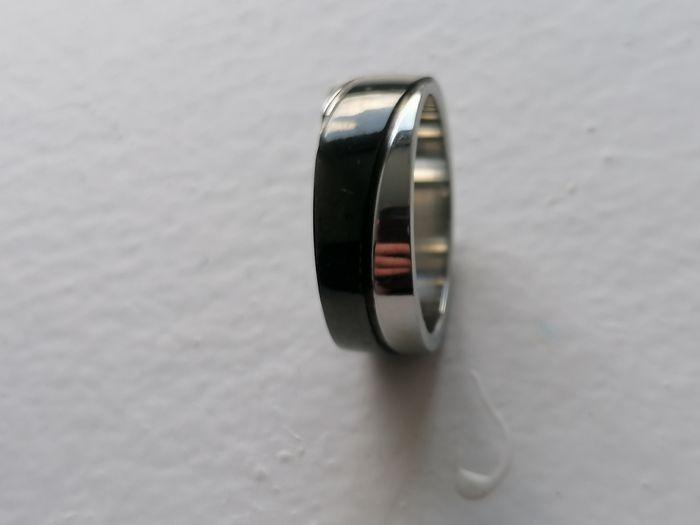 Bague couleur acier et noire - photo numéro 2