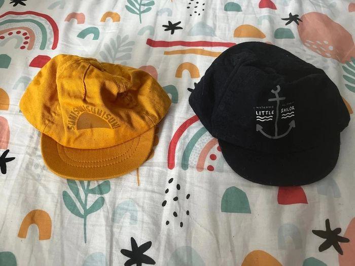 Lot de deux casquettes bébé 3-6 mois