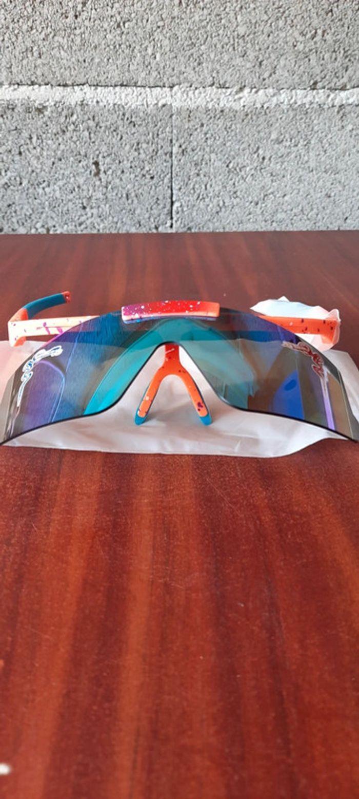 lunettes adultes 
Pit Viper
orange/bleu
neuf
nouveau modèle - photo numéro 11