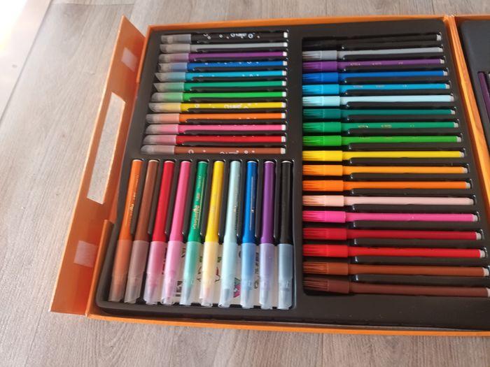 Valise des couleurs  bic 70 produits  mariokart neuf jamais ouvert feutres et crayon de couleur - photo numéro 2