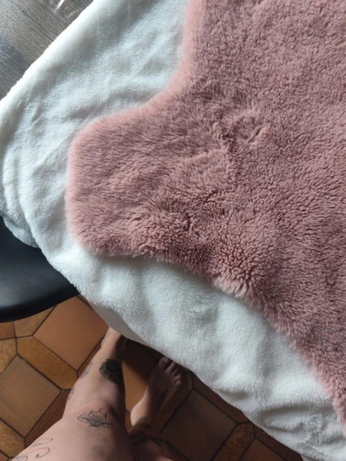 Tapis rose pour une chambre enfant tout doux neuf - photo numéro 4