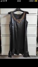 robe de soirée noire et dorée