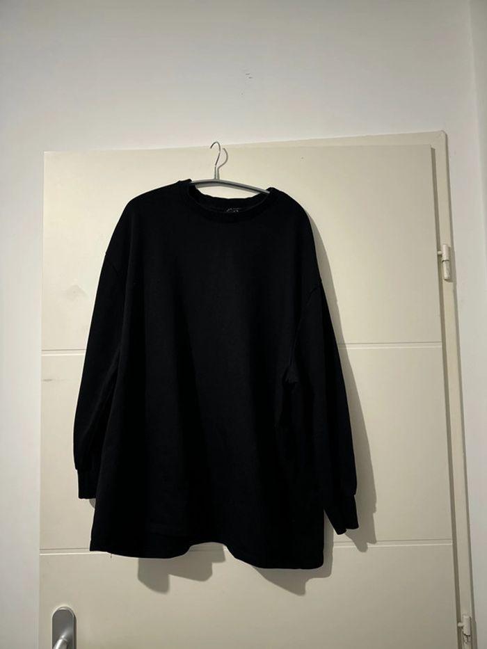 Pull noir