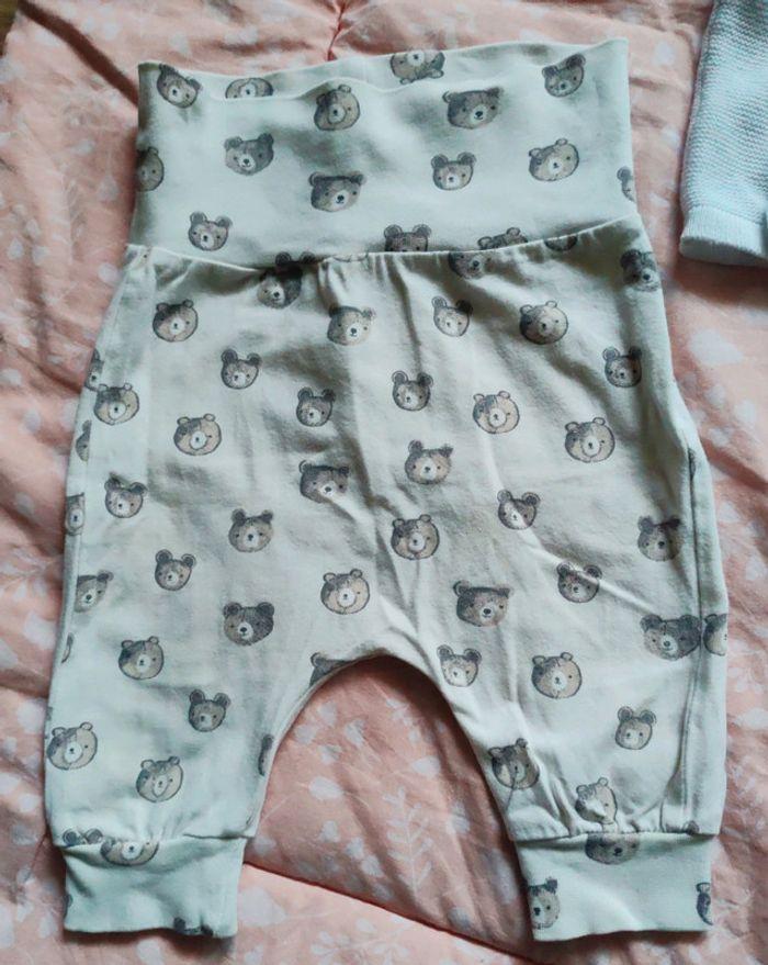 Lot gilet et deux pantalons bébé mixte différentes marques 1 mois - photo numéro 6