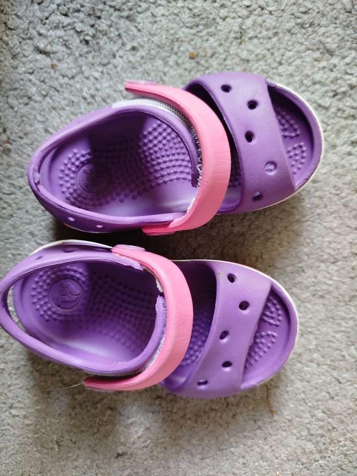 Crocs bébé scratch