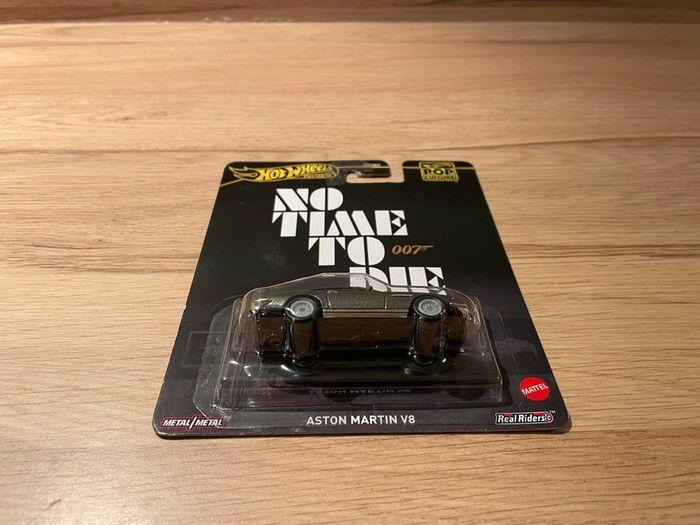 Hot Wheels Voiture James Bond 007 Aston Martin V8 Noire - photo numéro 4