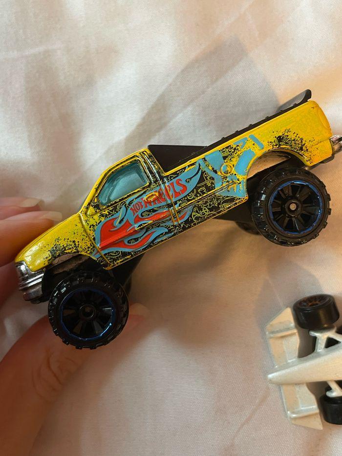 Lot 3 petites voitures Hot wheels - photo numéro 5