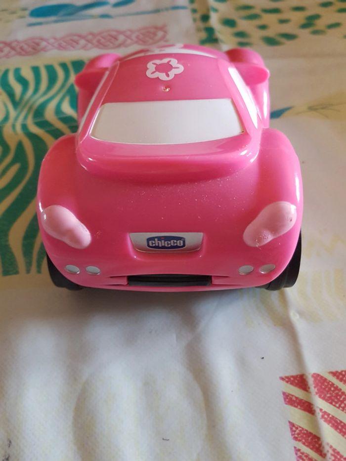 Petite voiture rose - photo numéro 3