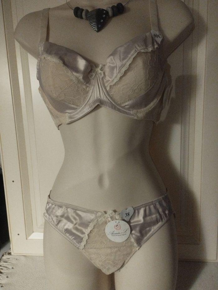 Ensemble de lingerie neuf avec armatures sans rembourrage crème, shorty en M - photo numéro 1