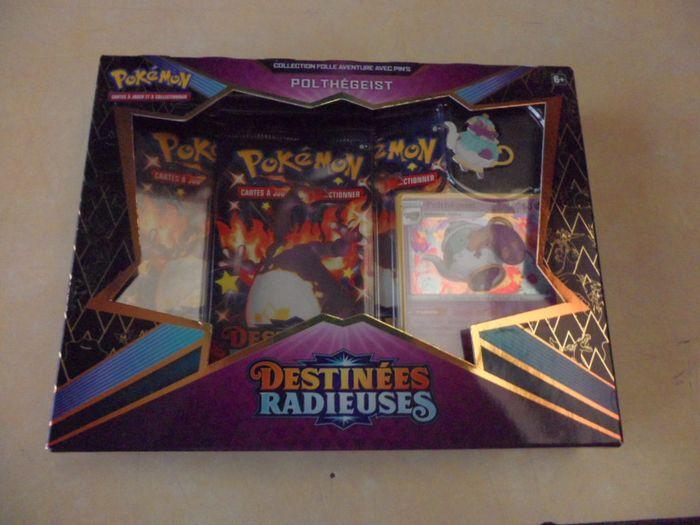 Coffret Destinées Radieuses avec 3 booster illustrations Dracaufeu - photo numéro 1