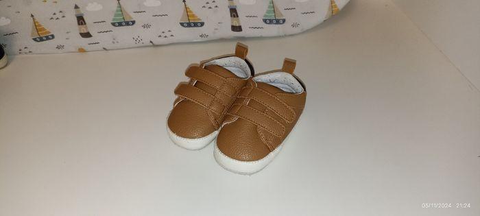 Vends lot chaussures et chaussons bébé - photo numéro 2