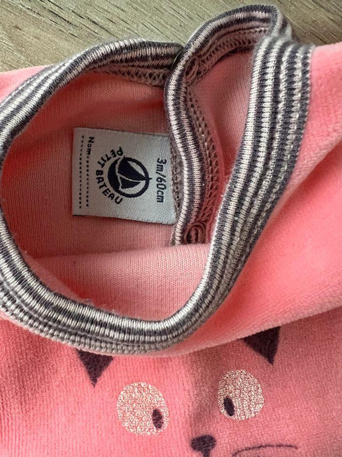 Grenouillère / pyjama velour chaud Petit Bateau rose taille 3 mois avec motif chat - photo numéro 5