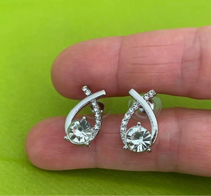 Très belle paire de boucles d’oreilles strass en alliage argenté - photo numéro 1