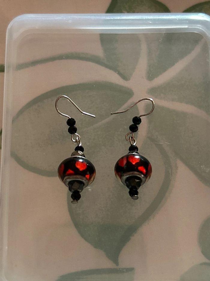 belles boucles d’oreilles pendantes noir et rouge sans nickel, jamais porté, Vintage - photo numéro 1