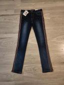 Superbe jean fille Kids&Cool avec perles et bandes rouges/argentées neuf 14 ans