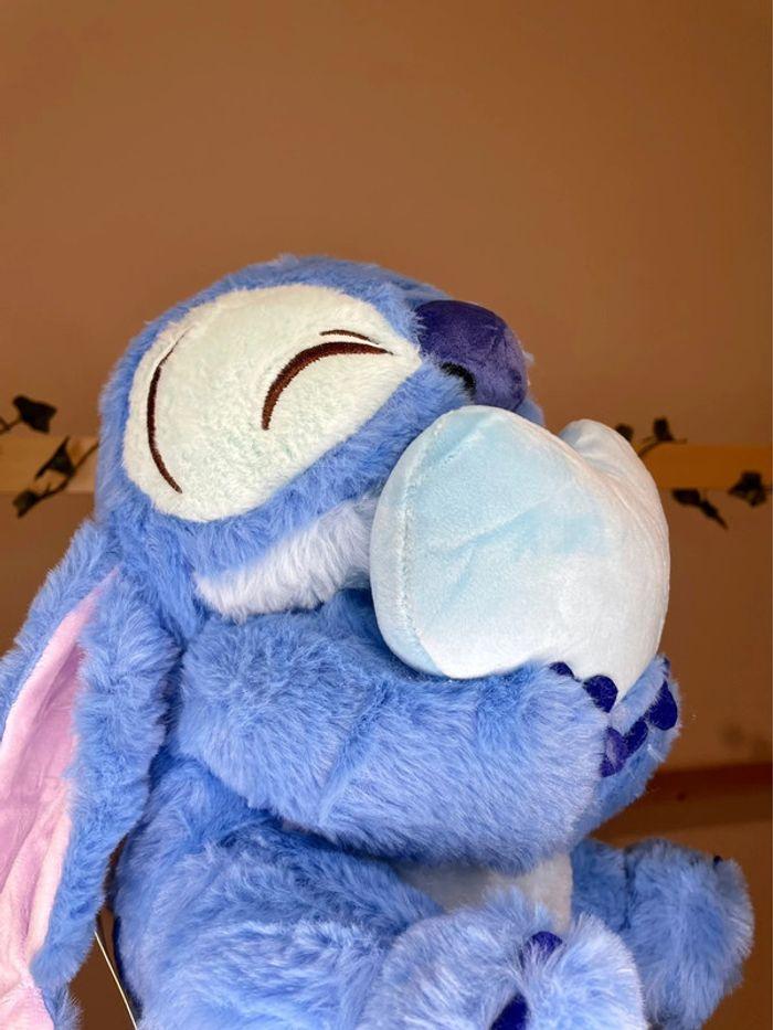 Peluche Disney Stitch avec un Coeur 🩵 - photo numéro 16