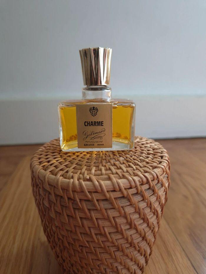 Miniature de parfum
"Charme" de Galimard, 25 ml - photo numéro 7