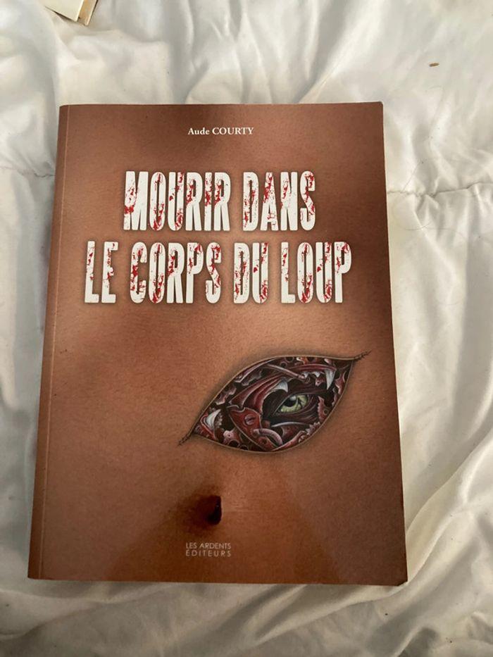 Livre thriller mourir dans le corps du loup - photo numéro 1