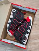 Baskets Nike uptempo gs red toe pointure 39 très peu portées avec boîte d'origine